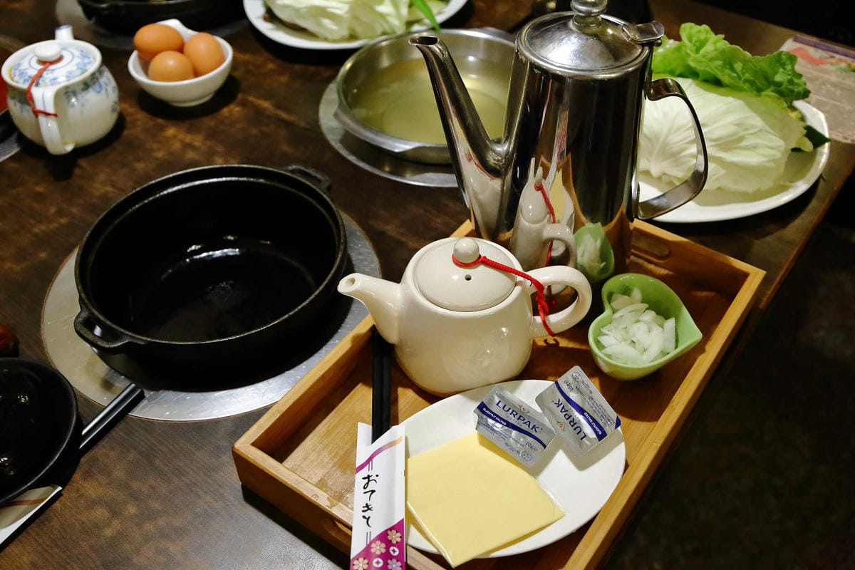 【食。新莊】喜園風味涮涮鍋〜新莊火鍋推薦！人氣老字號火鍋店海陸大餐，涮涮鍋界的LV！