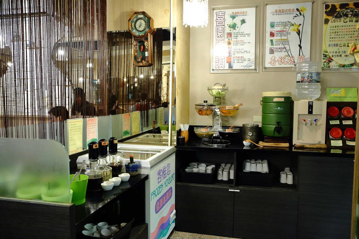 【食。新莊】喜園風味涮涮鍋〜新莊火鍋推薦！人氣老字號火鍋店海陸大餐，涮涮鍋界的LV！