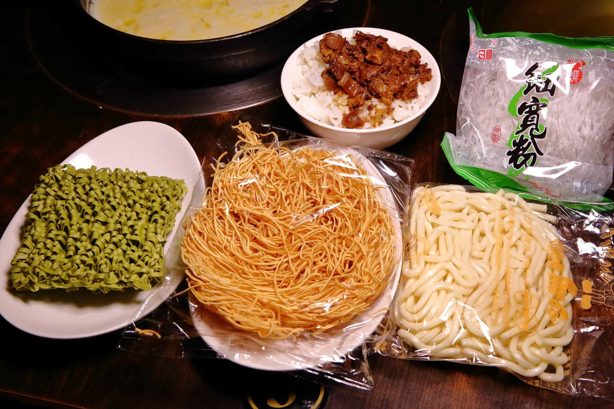 【食。新莊】喜園風味涮涮鍋〜新莊火鍋推薦！人氣老字號火鍋店海陸大餐，涮涮鍋界的LV！