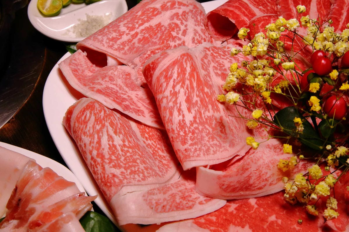 【食。新莊】喜園風味涮涮鍋〜新莊火鍋推薦！人氣老字號火鍋店海陸大餐，涮涮鍋界的LV！