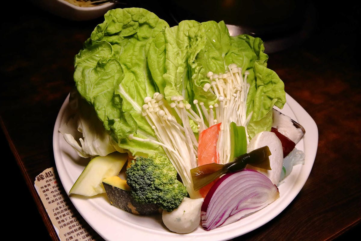 【食。新莊】喜園風味涮涮鍋〜新莊火鍋推薦！人氣老字號火鍋店海陸大餐，涮涮鍋界的LV！
