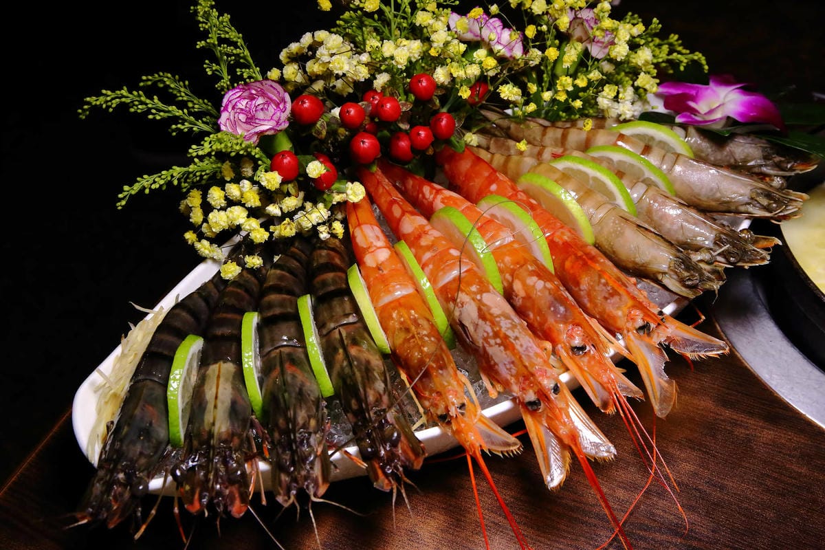 【食。新莊】喜園風味涮涮鍋〜新莊火鍋推薦！人氣老字號火鍋店海陸大餐，涮涮鍋界的LV！