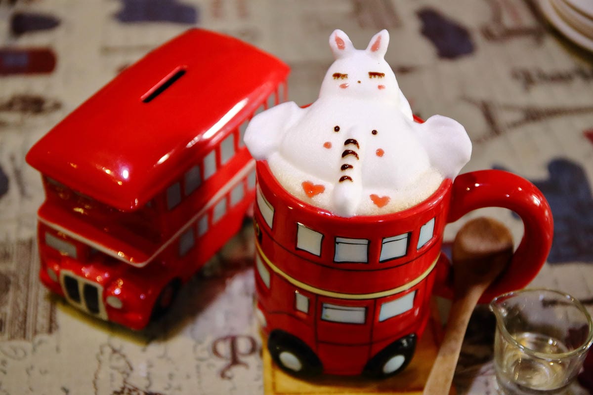 【食。新竹】紳士帽英式主題餐廳〜英國風親子寵物友善餐廳，英倫風X鄉村風X摩登帽IG拍照，品嘗著異國料理的滋味(已歇業)