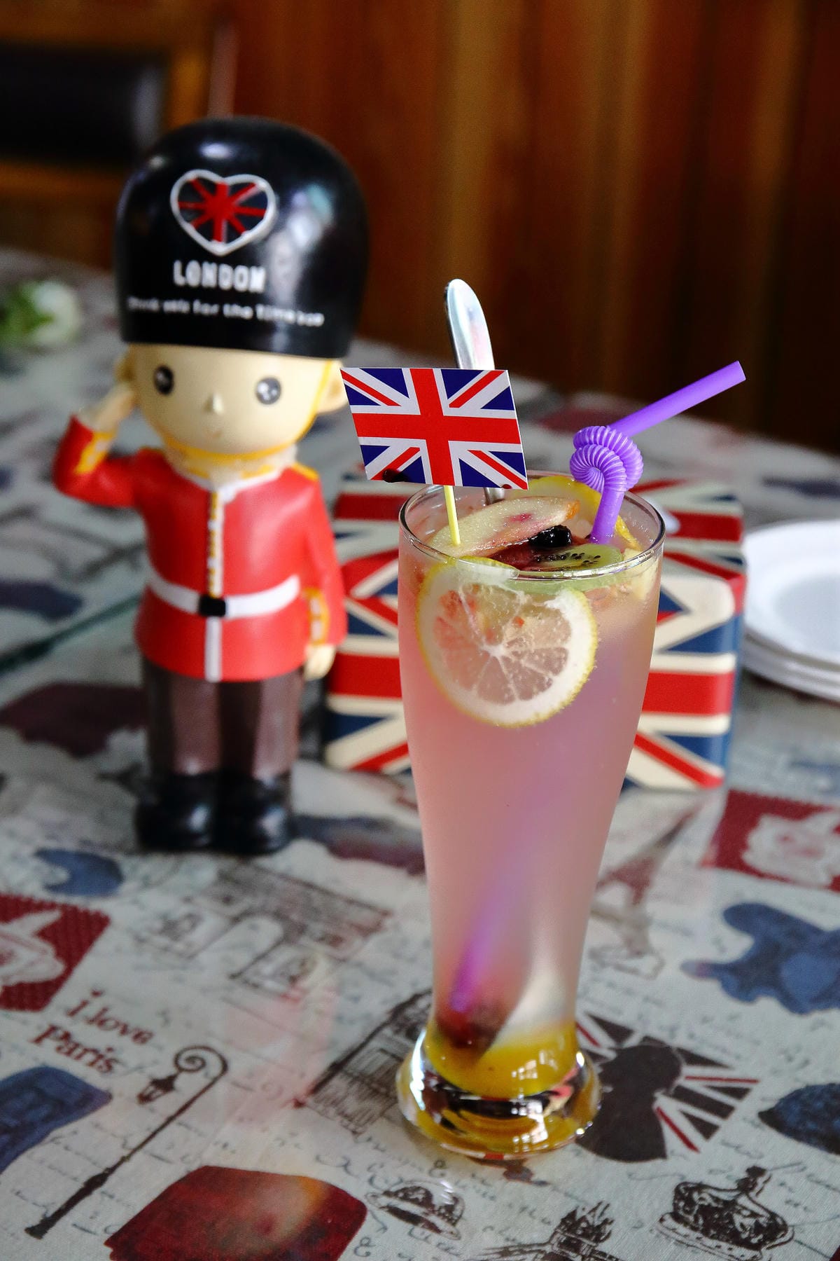 【食。新竹】紳士帽英式主題餐廳〜英國風親子寵物友善餐廳，英倫風X鄉村風X摩登帽IG拍照，品嘗著異國料理的滋味(已歇業)