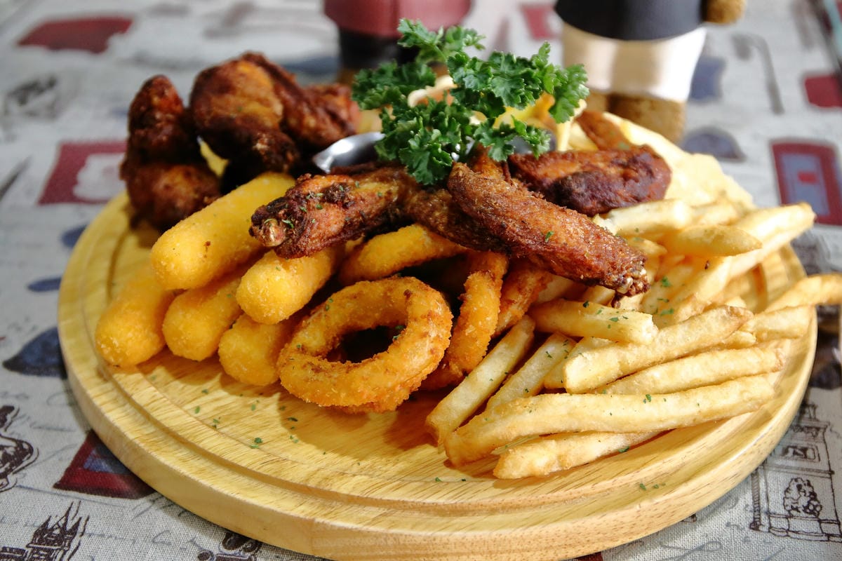 【食。新竹】紳士帽英式主題餐廳〜英國風親子寵物友善餐廳，英倫風X鄉村風X摩登帽IG拍照，品嘗著異國料理的滋味(已歇業)