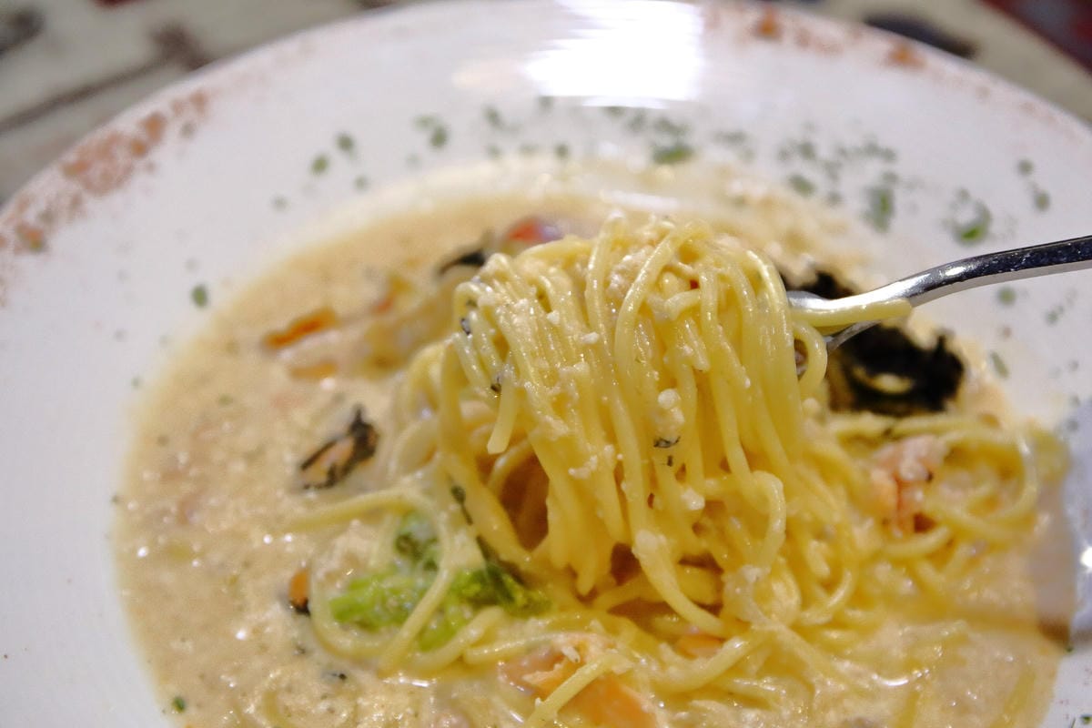 【食。新竹】紳士帽英式主題餐廳〜英國風親子寵物友善餐廳，英倫風X鄉村風X摩登帽IG拍照，品嘗著異國料理的滋味(已歇業)