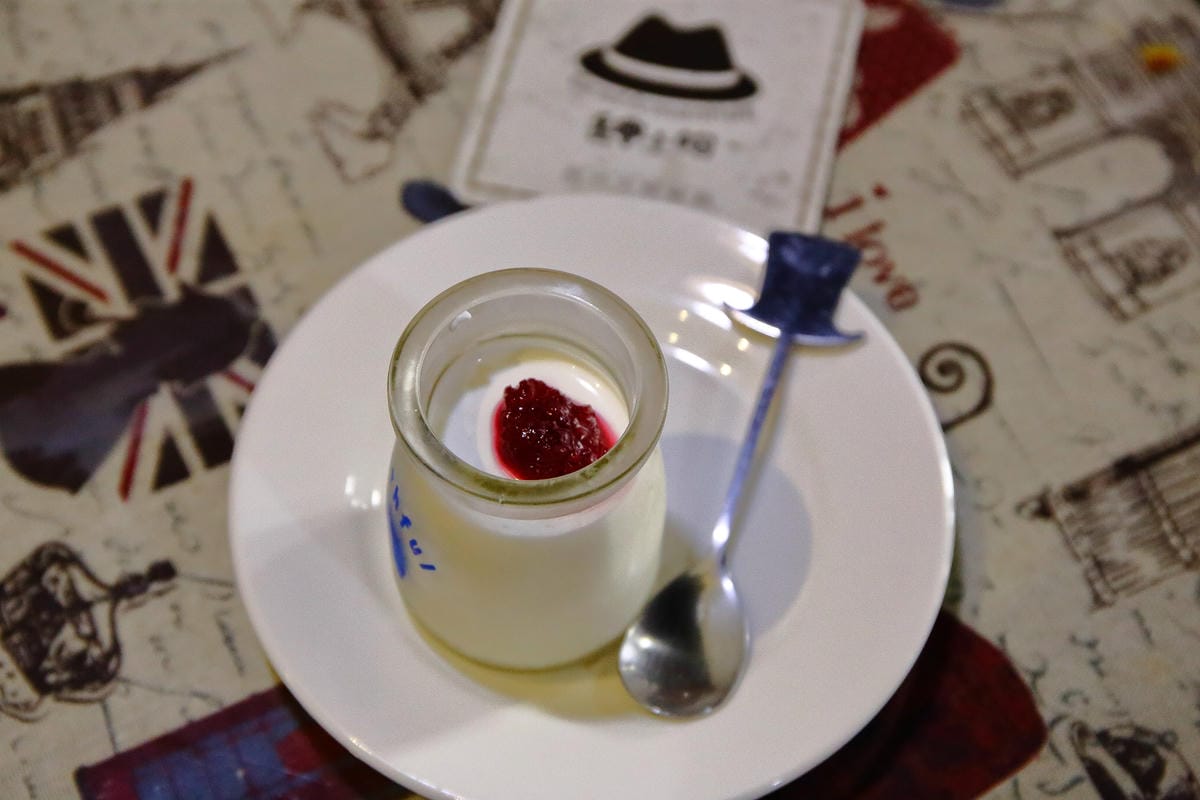 【食。新竹】紳士帽英式主題餐廳〜英國風親子寵物友善餐廳，英倫風X鄉村風X摩登帽IG拍照，品嘗著異國料理的滋味(已歇業)