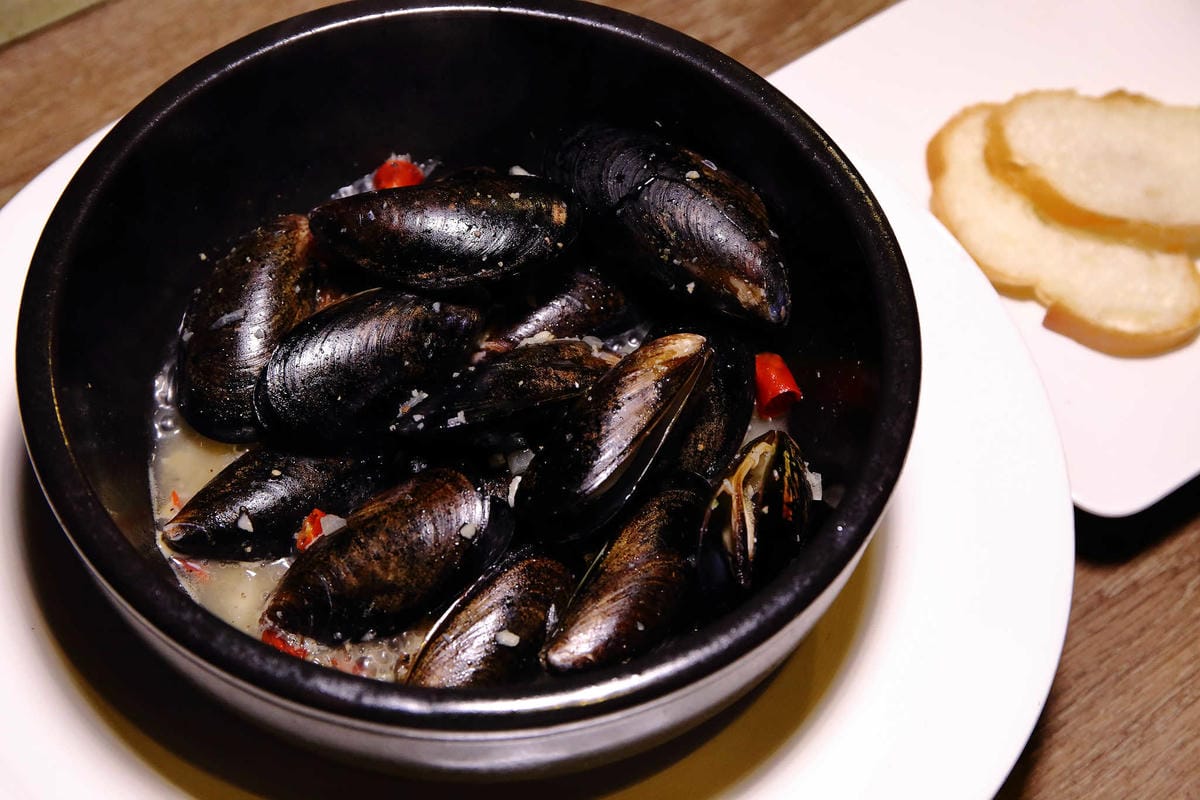 【食。台北】繆思咖啡Muse Café〜民生社區美食推薦。台灣味手路菜+多國創意料理，米其林星級炒飯這裡吃得到！