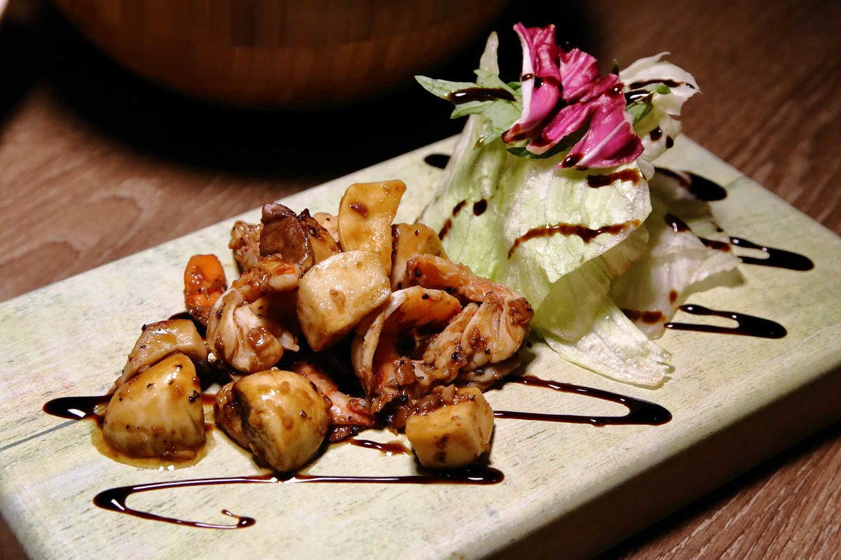 【食。台北】繆思咖啡Muse Café〜民生社區美食推薦。台灣味手路菜+多國創意料理，米其林星級炒飯這裡吃得到！