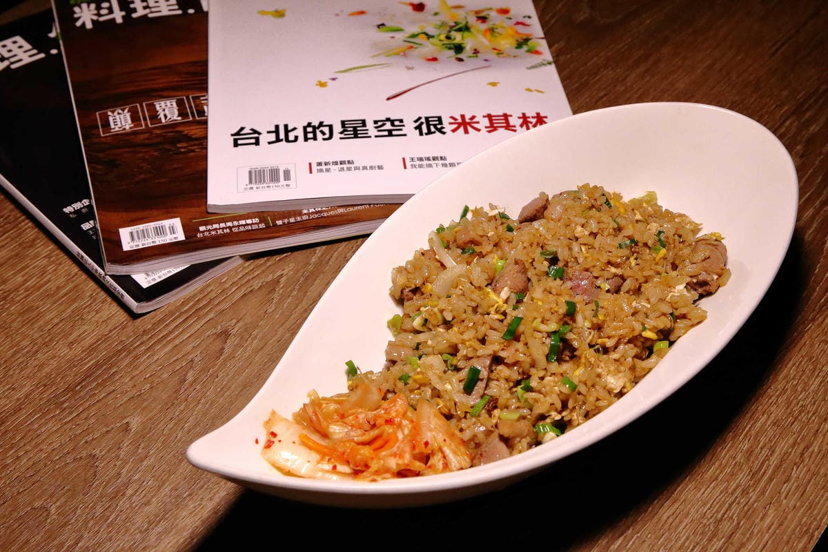 【食。台北】繆思咖啡Muse Café〜民生社區美食推薦。台灣味手路菜+多國創意料理，米其林星級炒飯這裡吃得到！