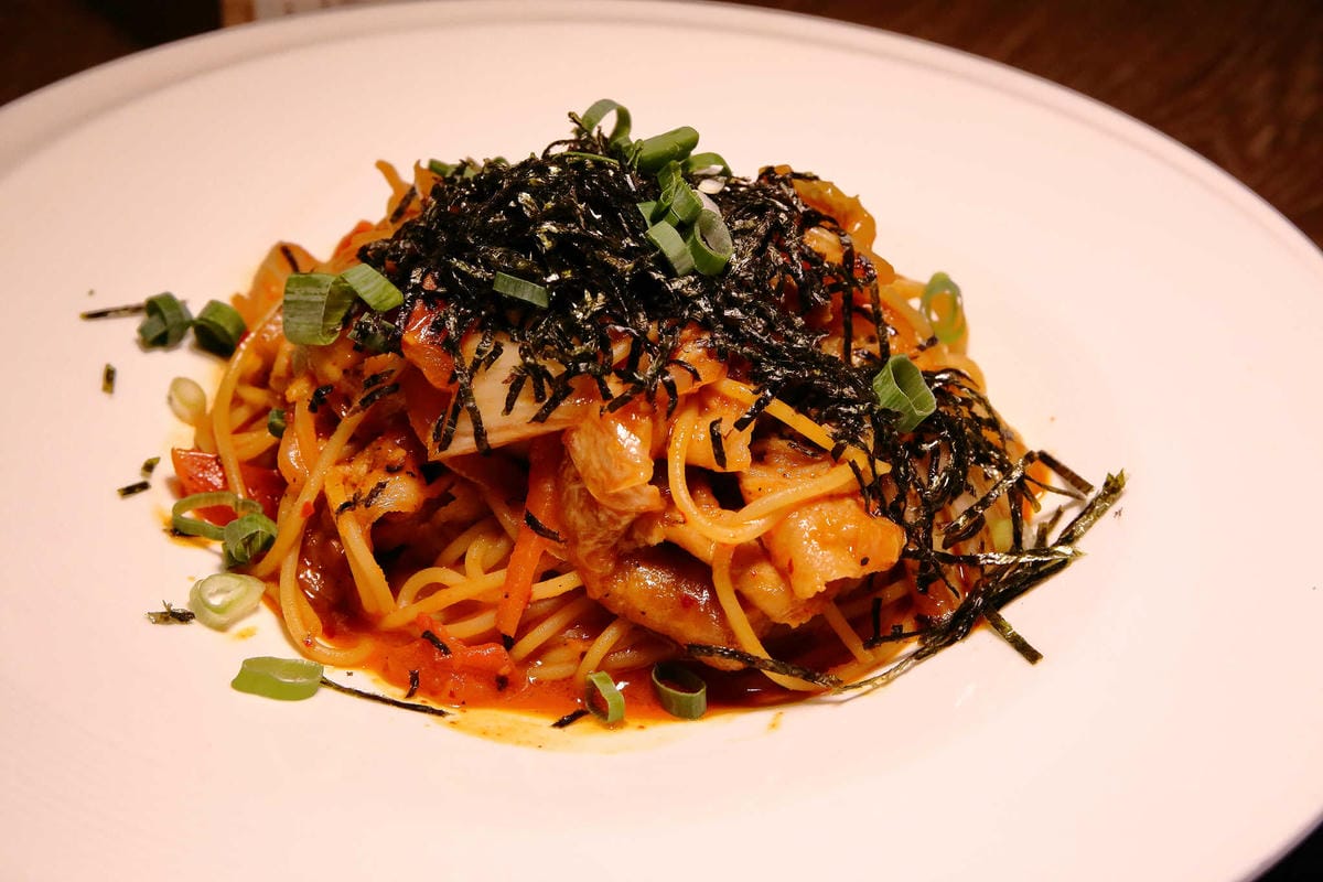 【食。台北】繆思咖啡Muse Café〜民生社區美食推薦。台灣味手路菜+多國創意料理，米其林星級炒飯這裡吃得到！