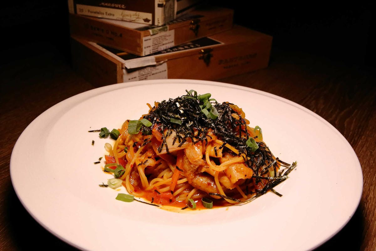 【食。台北】繆思咖啡Muse Café〜民生社區美食推薦。台灣味手路菜+多國創意料理，米其林星級炒飯這裡吃得到！