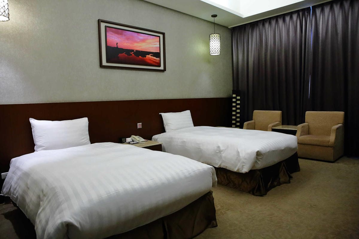 【宿。嘉義】冠閣商務大飯店〜出發！帶毛小孩來去住一晚！寵物友善飯店，毛小孩友善房，一泊一食，出遊去囉