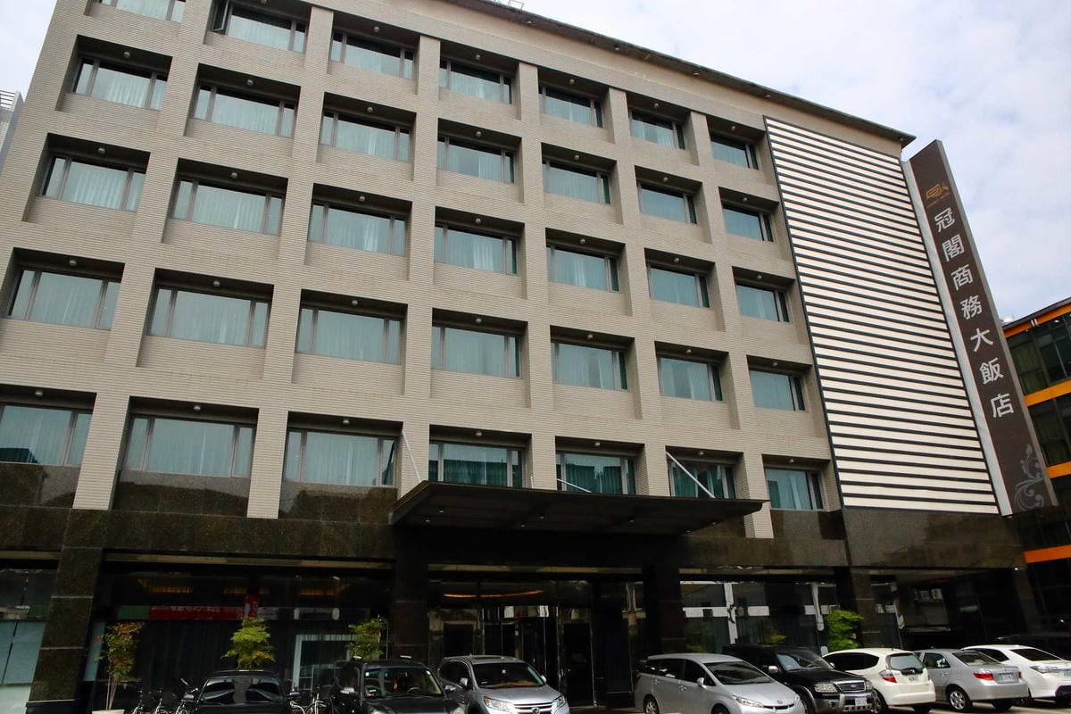 【宿。嘉義】冠閣商務大飯店〜出發！帶毛小孩來去住一晚！寵物友善飯店，毛小孩友善房，一泊一食，出遊去囉