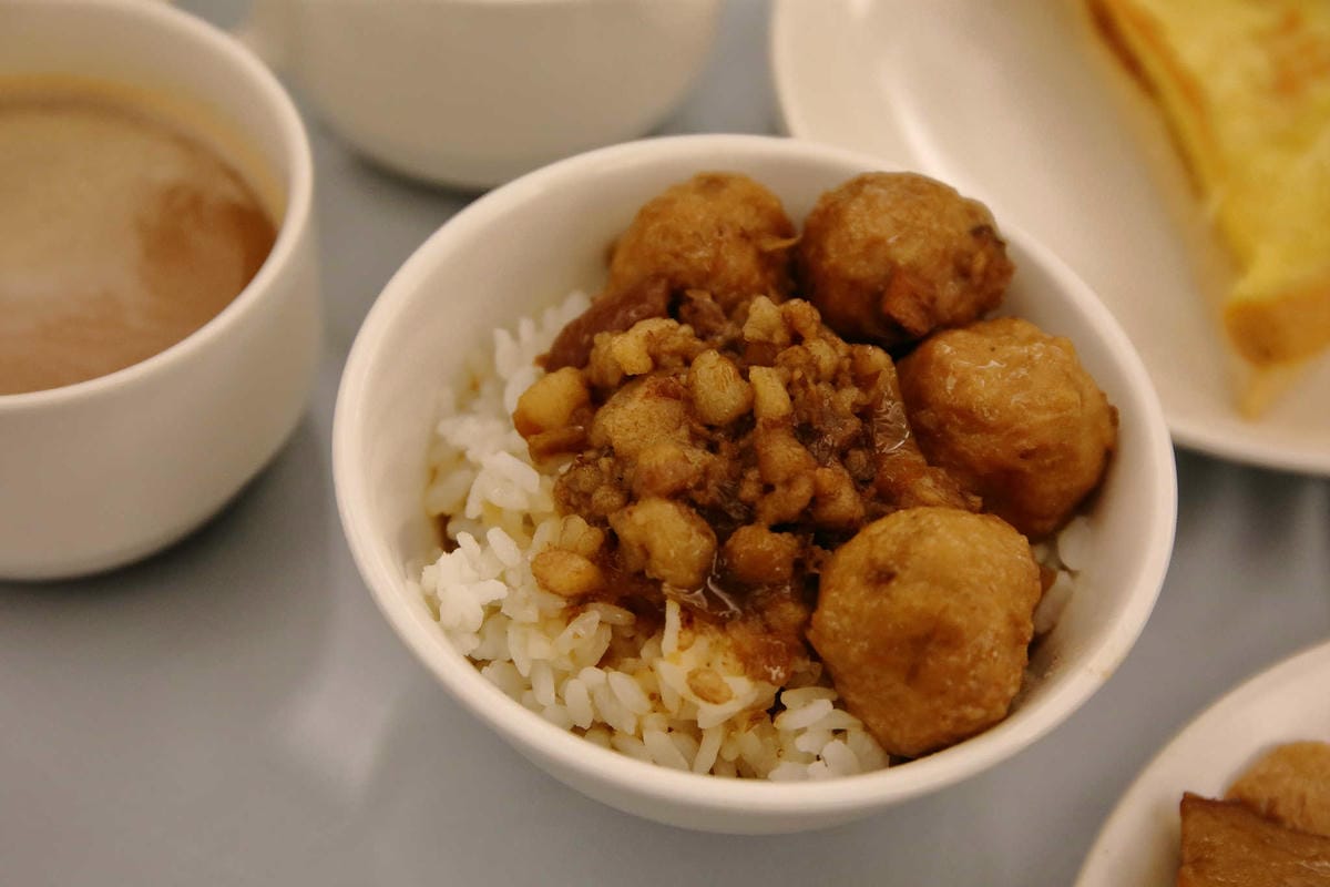 【宿。嘉義】冠閣商務大飯店〜出發！帶毛小孩來去住一晚！寵物友善飯店，毛小孩友善房，一泊一食，出遊去囉