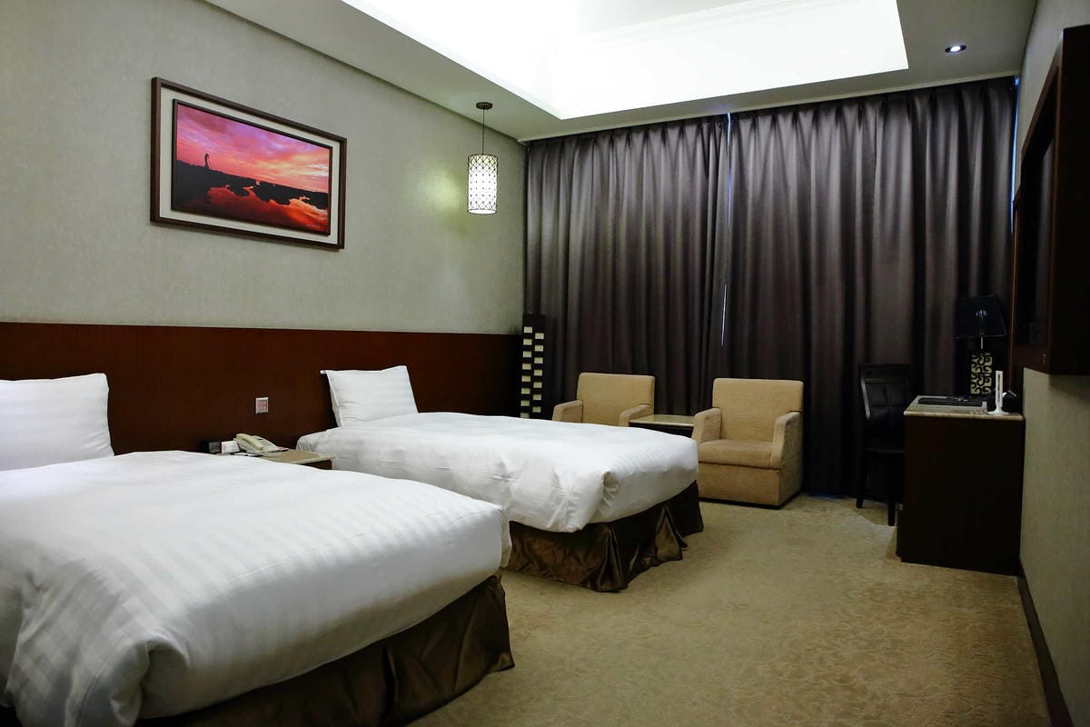 【宿。嘉義】冠閣商務大飯店〜出發！帶毛小孩來去住一晚！寵物友善飯店，毛小孩友善房，一泊一食，出遊去囉