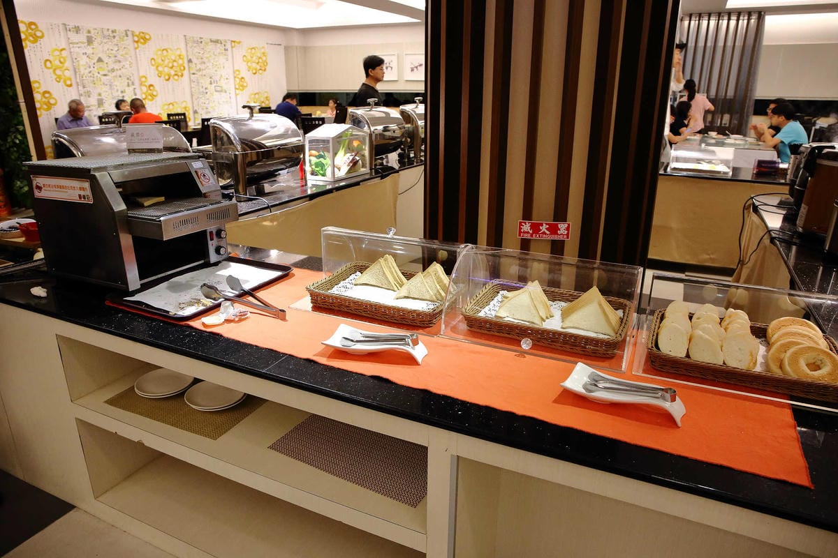 【宿。嘉義】冠閣商務大飯店〜出發！帶毛小孩來去住一晚！寵物友善飯店，毛小孩友善房，一泊一食，出遊去囉