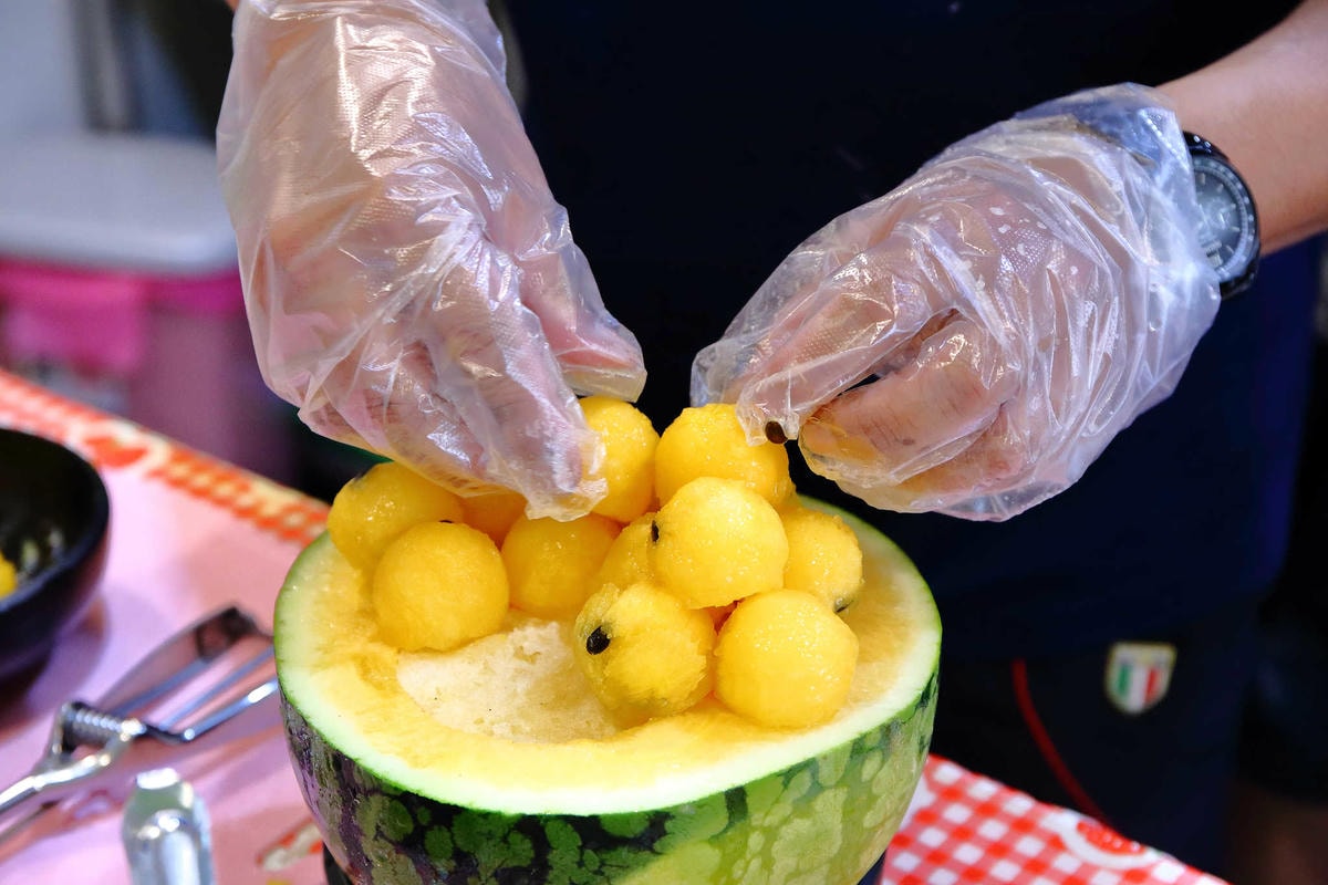 【食。蘆洲】古早味旺來冰店〜銅板價又來了!鄉民大推排隊古早味鳳梨冰,整顆水果端到你面前!