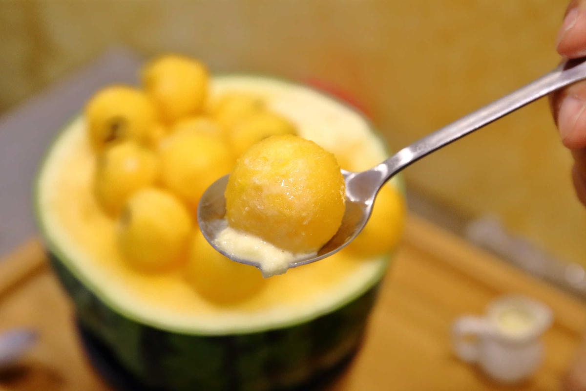 【食。蘆洲】古早味旺來冰店〜銅板價又來了!鄉民大推排隊古早味鳳梨冰,整顆水果端到你面前!