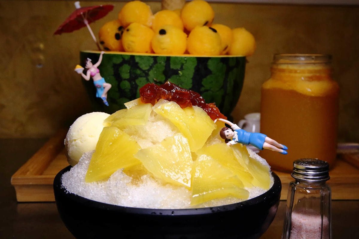 【食。蘆洲】古早味旺來冰店〜銅板價又來了!鄉民大推排隊古早味鳳梨冰,整顆水果端到你面前!