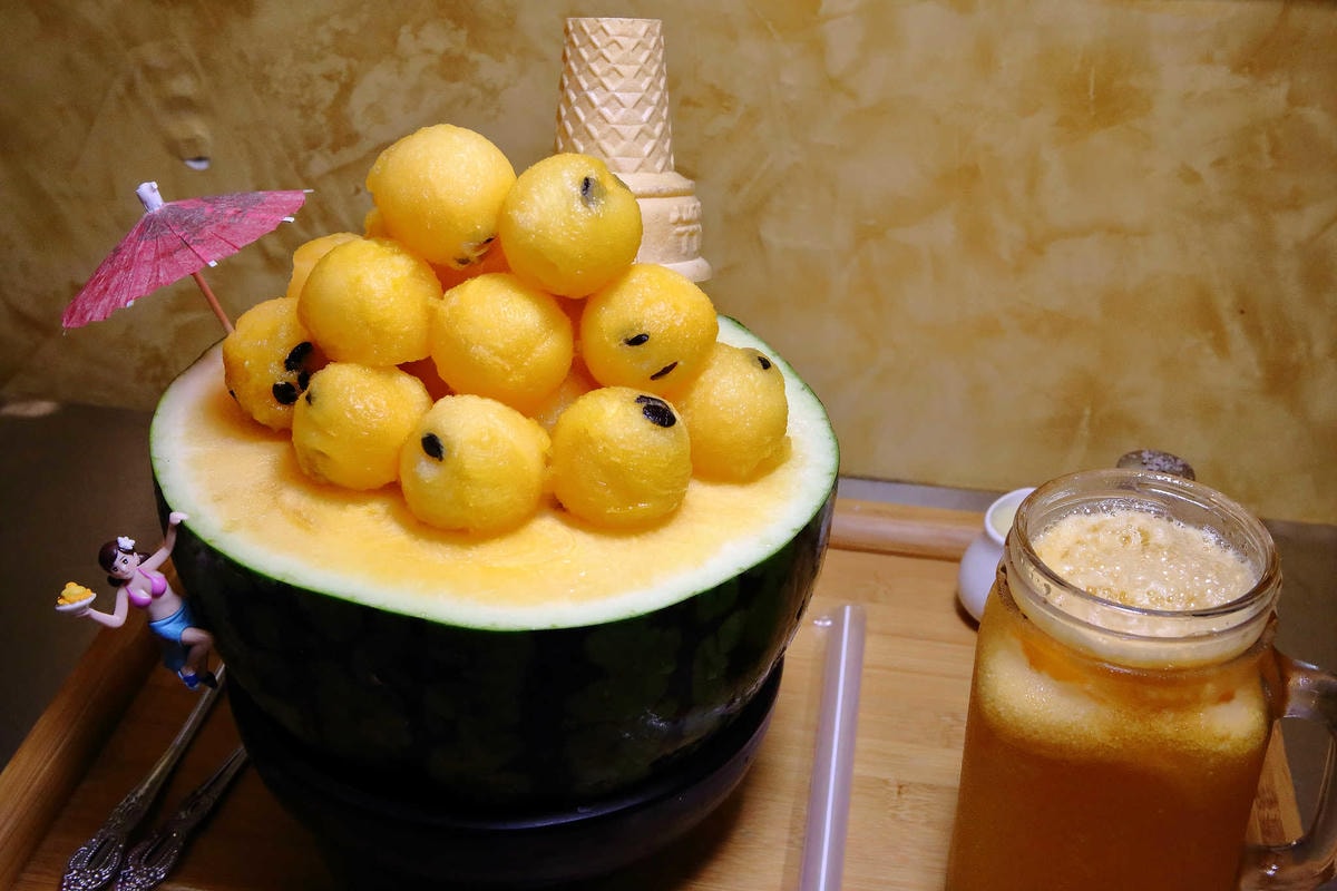 【食。蘆洲】古早味旺來冰店〜銅板價又來了!鄉民大推排隊古早味鳳梨冰,整顆水果端到你面前!