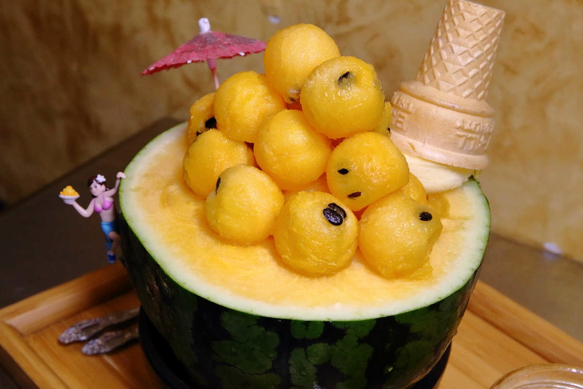 【食。蘆洲】古早味旺來冰店〜銅板價又來了!鄉民大推排隊古早味鳳梨冰,整顆水果端到你面前!