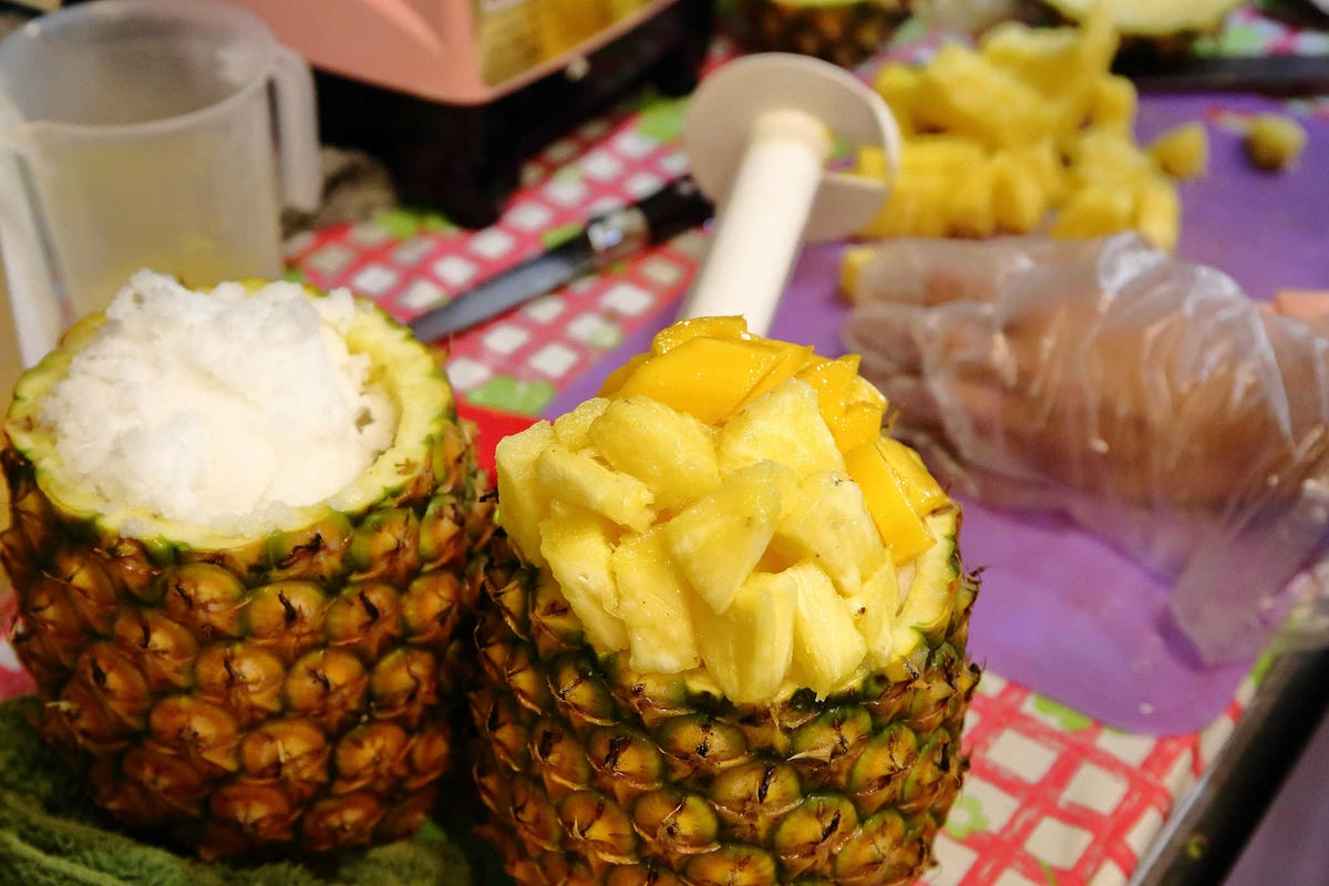 【食。蘆洲】古早味旺來冰店〜銅板價又來了!鄉民大推排隊古早味鳳梨冰,整顆水果端到你面前!