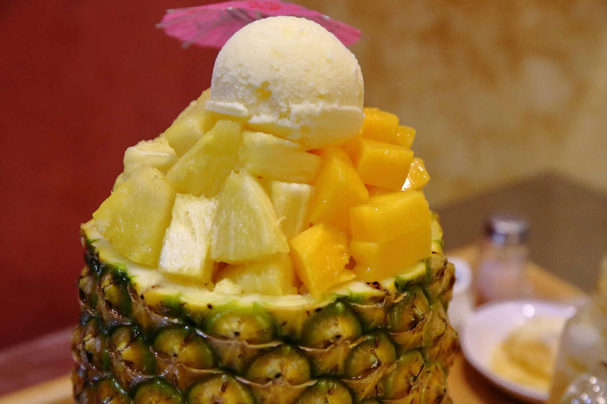 【食。蘆洲】古早味旺來冰店〜銅板價又來了!鄉民大推排隊古早味鳳梨冰,整顆水果端到你面前!