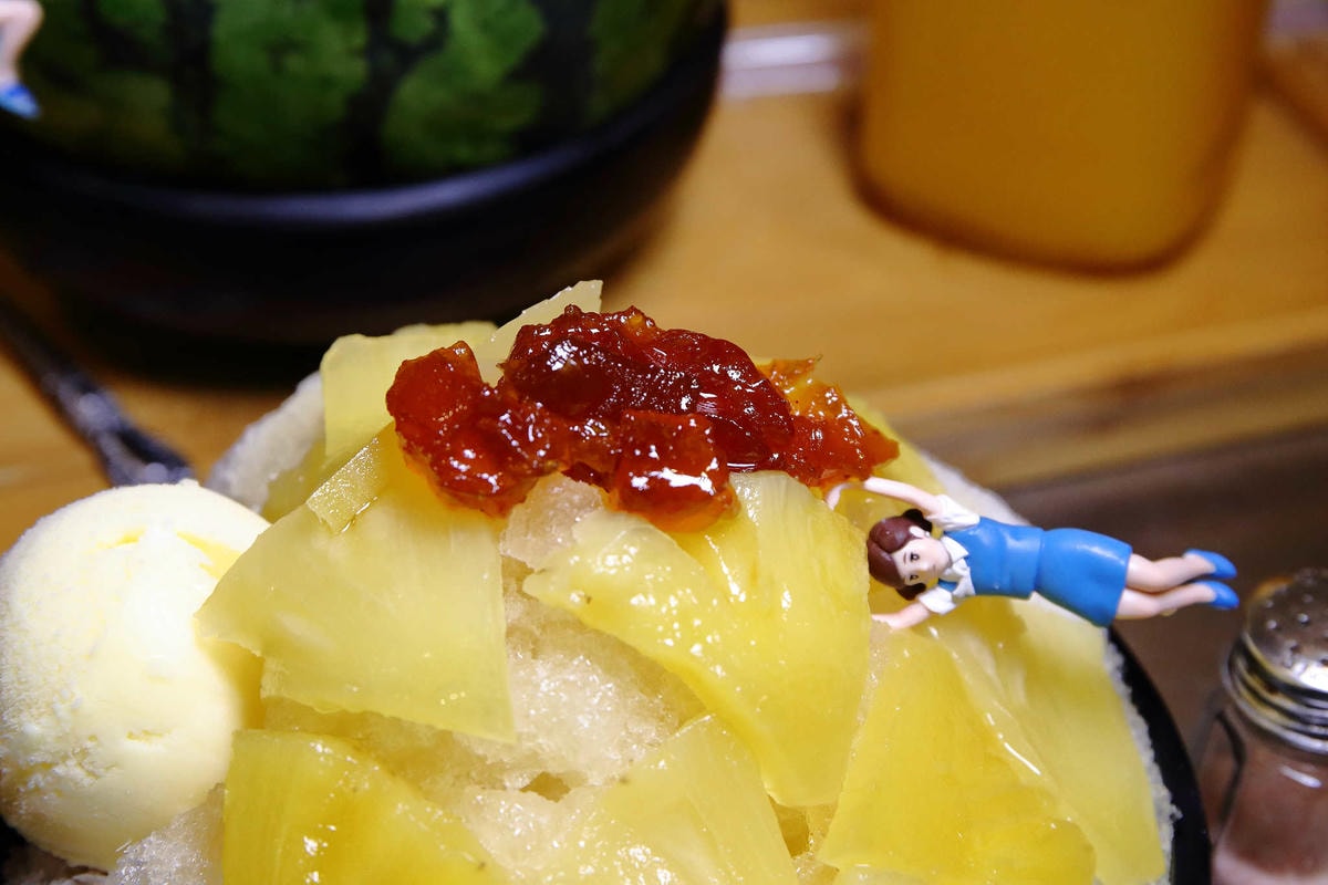 【食。蘆洲】古早味旺來冰店〜銅板價又來了!鄉民大推排隊古早味鳳梨冰,整顆水果端到你面前!