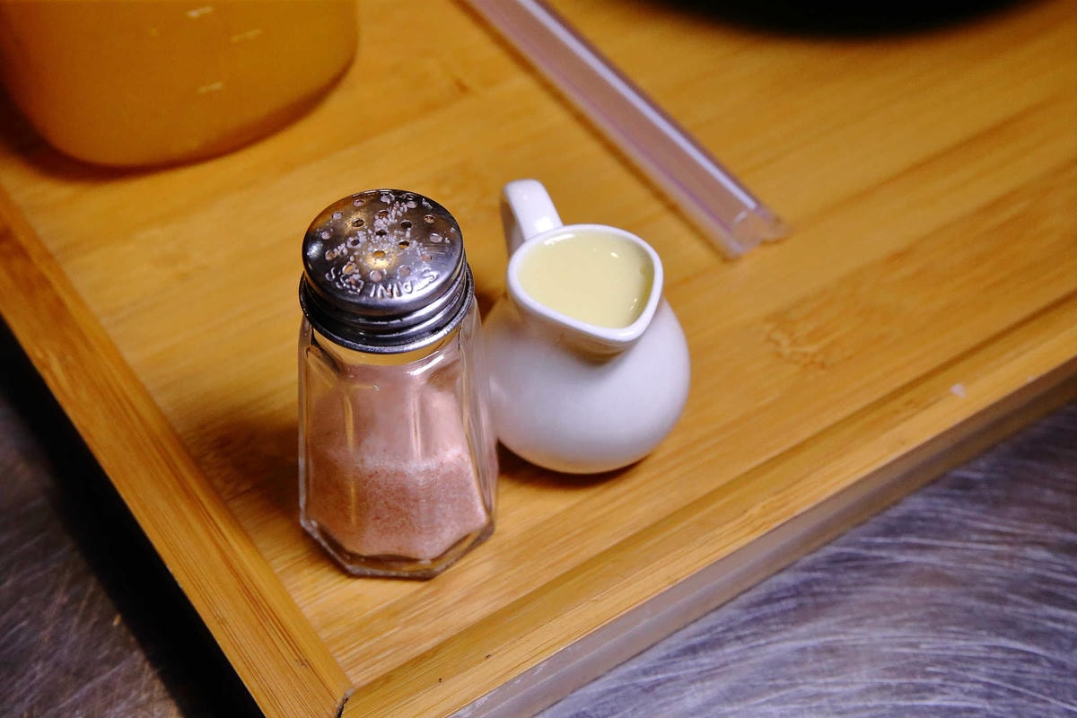 【食。蘆洲】古早味旺來冰店〜銅板價又來了!鄉民大推排隊古早味鳳梨冰,整顆水果端到你面前!