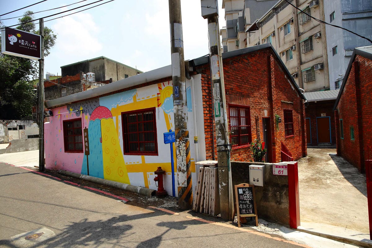 【食。中壢】晴天咖啡sunny cafe〜IG打卡新亮點！隱身巷弄老宅打造咖啡館，一次擁有彩繪&老屋風，文青最愛的懷舊愜意！(已歇業)