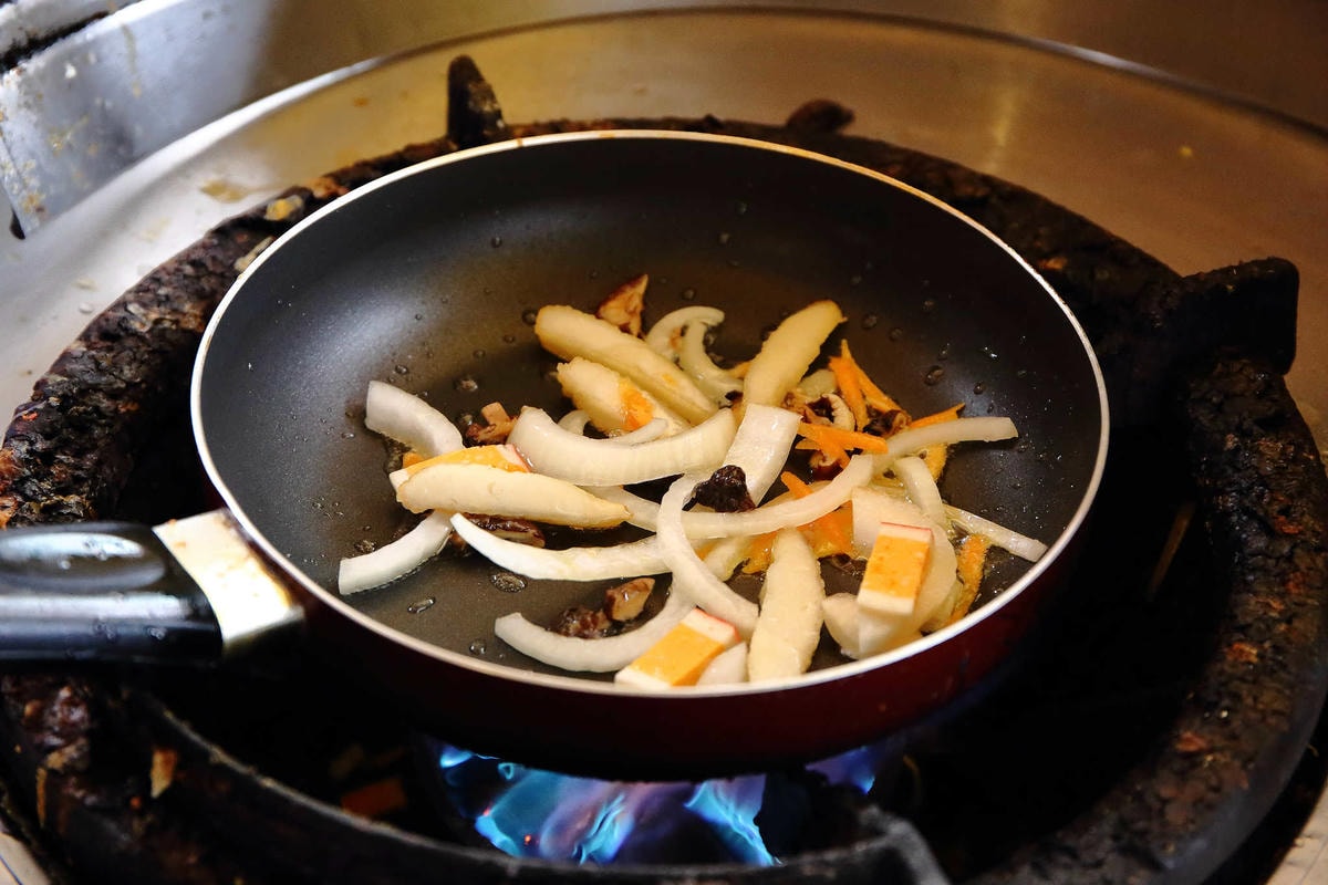 【食。桃園】魔法樂廚手作咖哩、鍋燒麵專賣〜桃園超人氣咖哩飯,藝文特區外帶外送美食。學生上班族最愛的平價咖哩,省錢又顧營養