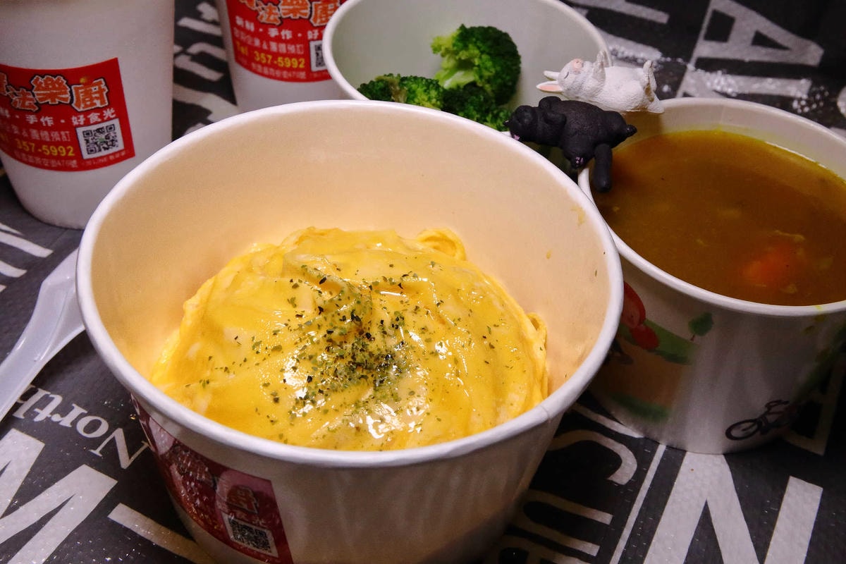 【食。桃園】魔法樂廚手作咖哩、鍋燒麵專賣〜桃園超人氣咖哩飯,藝文特區外帶外送美食。學生上班族最愛的平價咖哩,省錢又顧營養