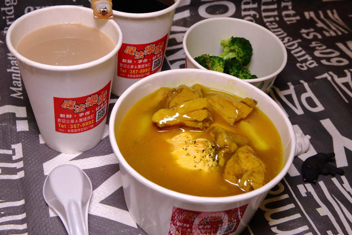 【食。桃園】魔法樂廚手作咖哩、鍋燒麵專賣〜桃園超人氣咖哩飯,藝文特區外帶外送美食。學生上班族最愛的平價咖哩,省錢又顧營養