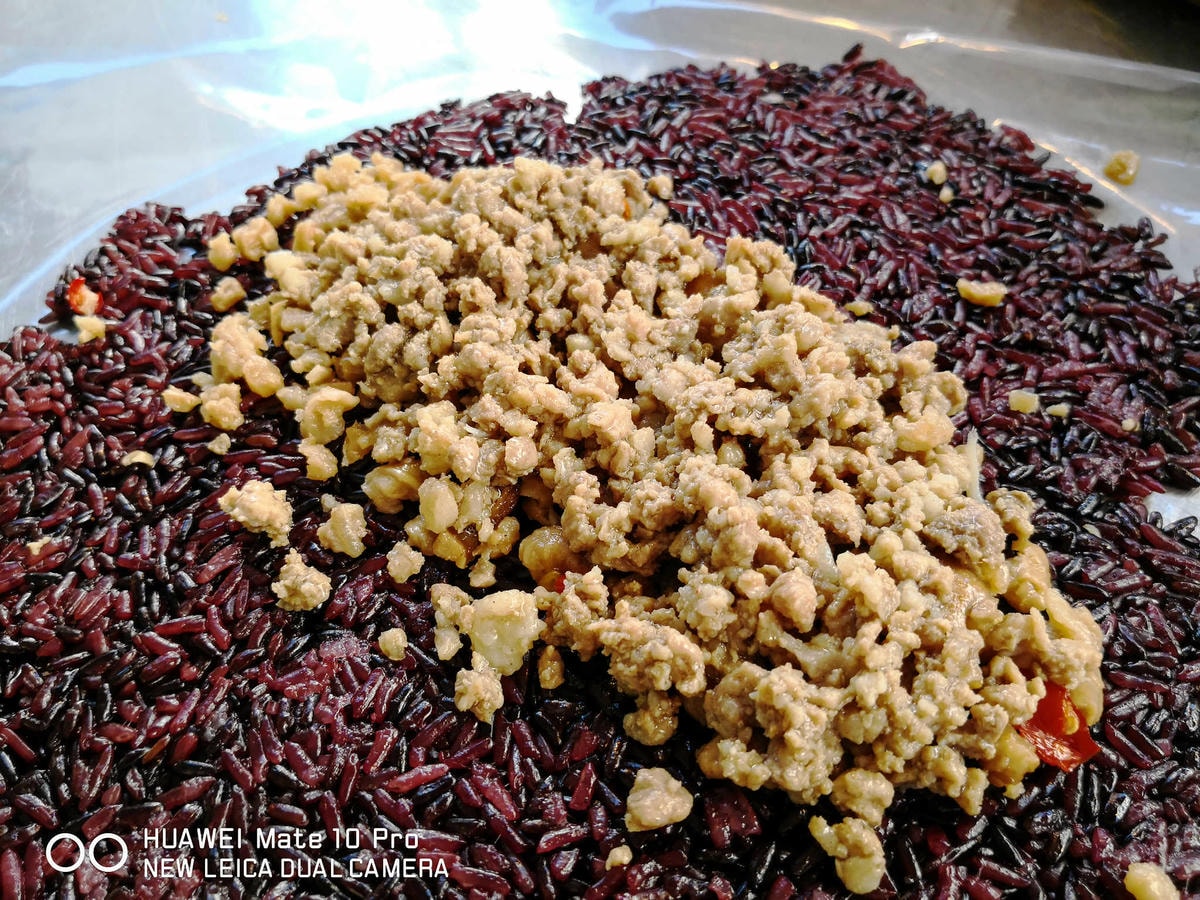 【食。蘆竹】無名飯糰〜在地人狂推薦銅板價早餐!早上6點就排隊的巨無霸綜合飯糰,料多到爆餡!