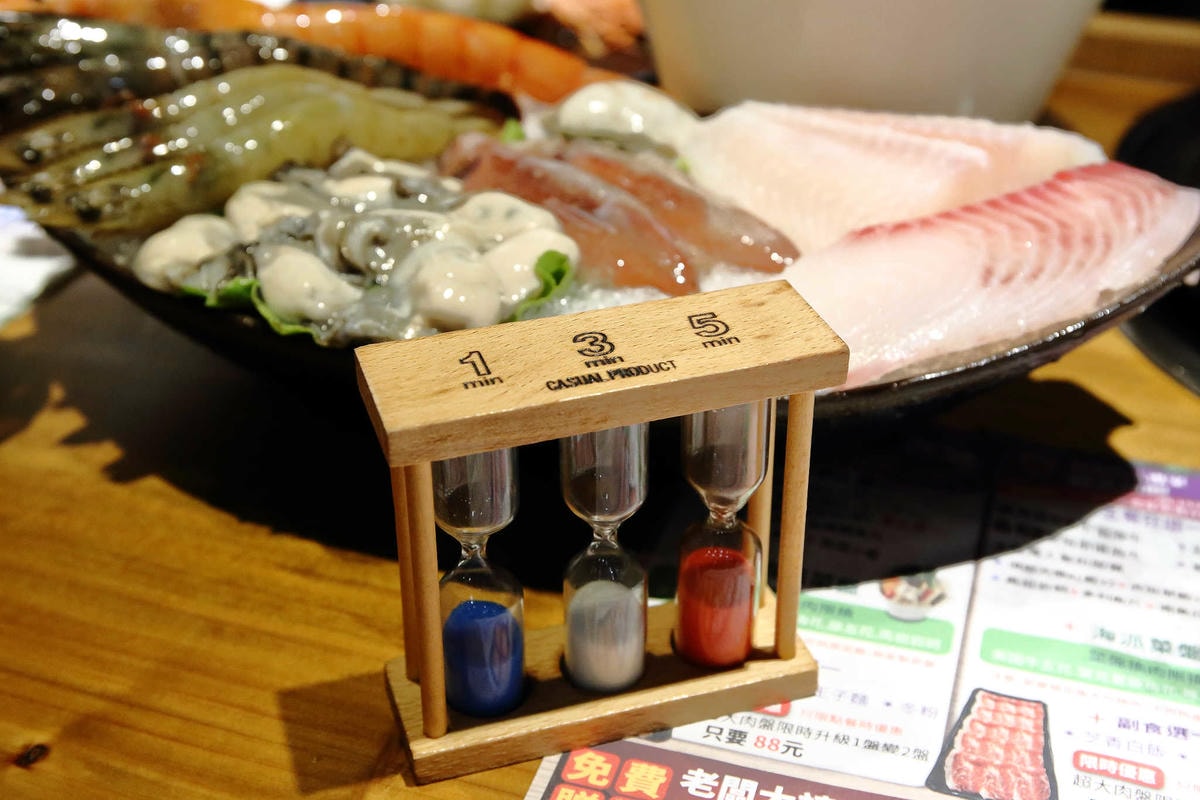 【食。永和】石都府石頭火鍋達人〜新莊超人氣火鍋來永和開店了,主打平價消費超大肉盤,包準你吃飽飽又滿足!(已歇業)