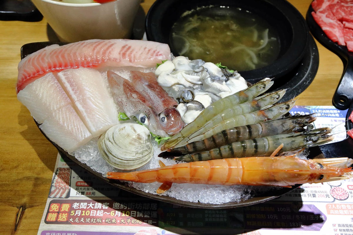 【食。永和】石都府石頭火鍋達人〜新莊超人氣火鍋來永和開店了,主打平價消費超大肉盤,包準你吃飽飽又滿足!(已歇業)