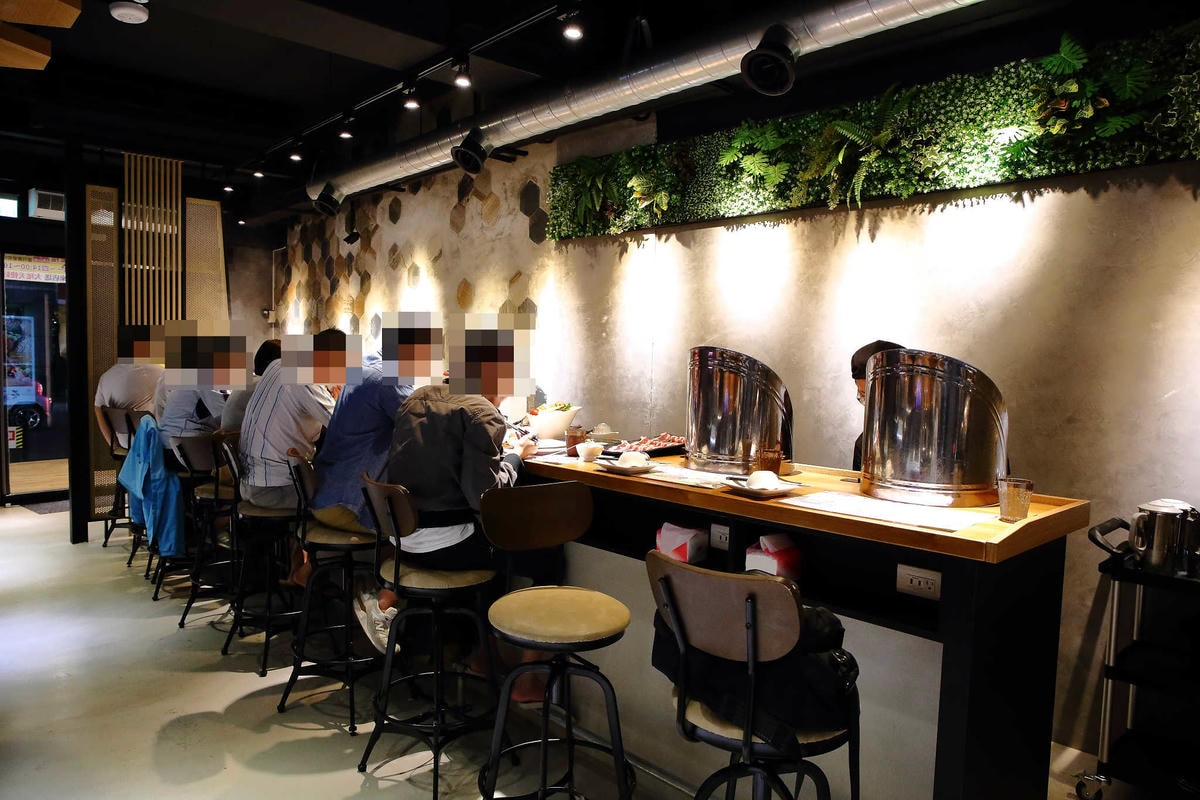 【食。永和】石都府石頭火鍋達人〜新莊超人氣火鍋來永和開店了,主打平價消費超大肉盤,包準你吃飽飽又滿足!(已歇業)