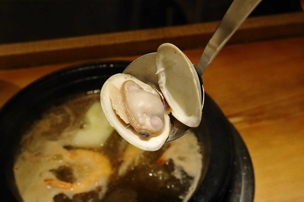 【食。永和】石都府石頭火鍋達人〜新莊超人氣火鍋來永和開店了,主打平價消費超大肉盤,包準你吃飽飽又滿足!(已歇業)