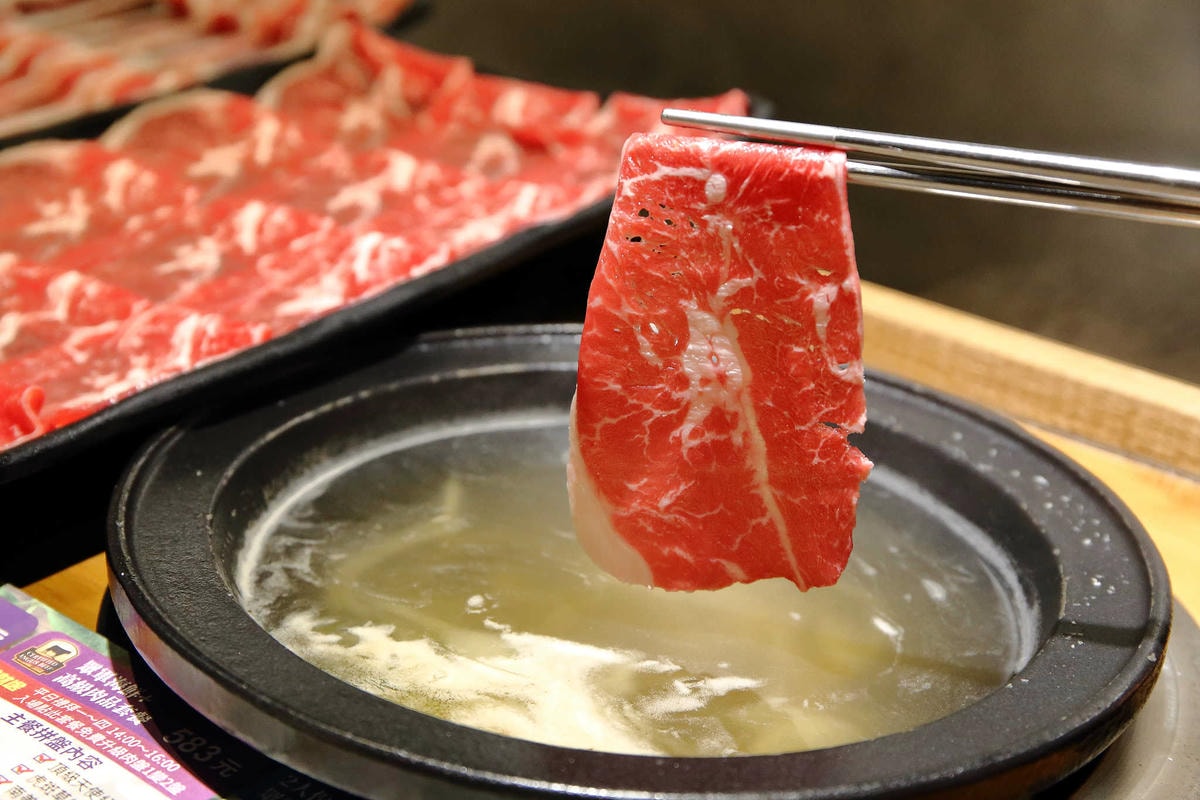 【食。永和】石都府石頭火鍋達人〜新莊超人氣火鍋來永和開店了,主打平價消費超大肉盤,包準你吃飽飽又滿足!(已歇業)