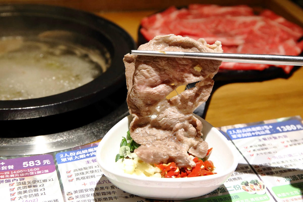 【食。永和】石都府石頭火鍋達人〜新莊超人氣火鍋來永和開店了,主打平價消費超大肉盤,包準你吃飽飽又滿足!(已歇業)