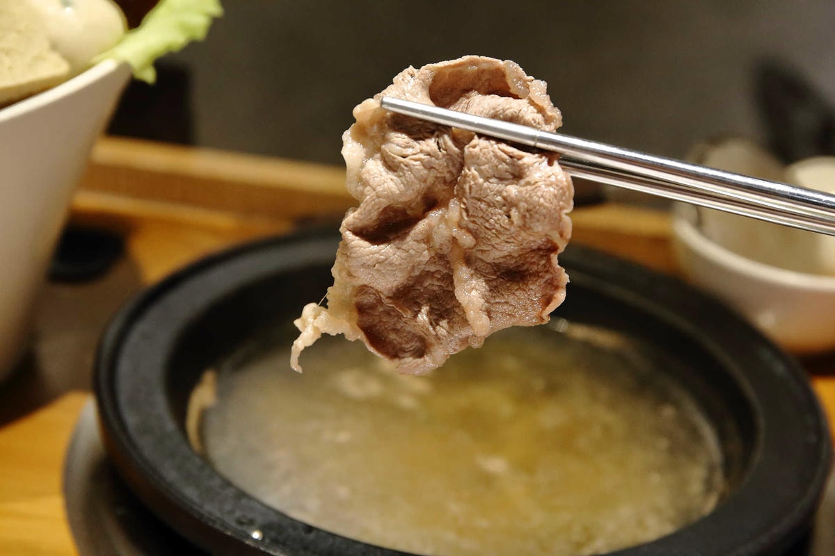 【食。永和】石都府石頭火鍋達人〜新莊超人氣火鍋來永和開店了,主打平價消費超大肉盤,包準你吃飽飽又滿足!(已歇業)