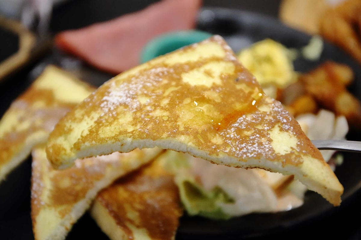 【食。台北】奇點+早午餐〜晴光商圈早午餐美式餐廳/聚餐首選。平價又大份量的早午餐，高CP值寵物友善餐廳(已歇業)