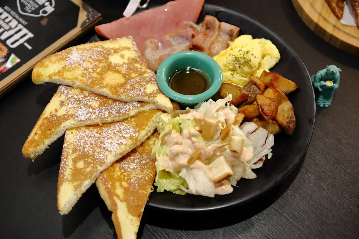 【食。台北】奇點+早午餐〜晴光商圈早午餐美式餐廳/聚餐首選。平價又大份量的早午餐，高CP值寵物友善餐廳(已歇業)