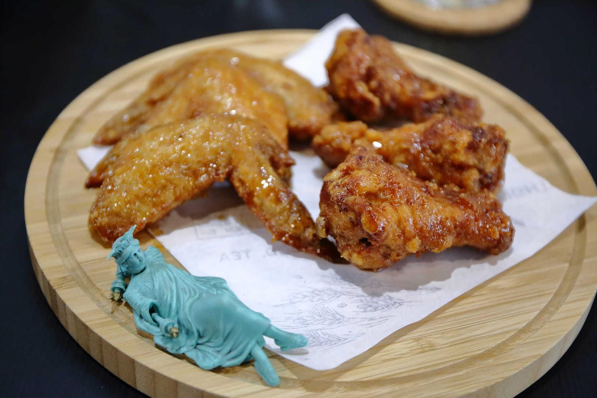 【食。台北】奇點+早午餐〜晴光商圈早午餐美式餐廳/聚餐首選。平價又大份量的早午餐，高CP值寵物友善餐廳(已歇業)