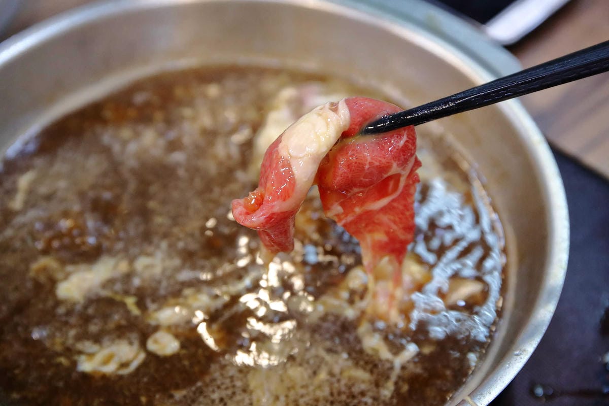 【食。中和】鼎川霖鍋物-景安店〜中和火鍋。單人獨享霸氣「波士頓龍蝦鍋」，愛吃海鮮的千萬不要錯過呦！(已歇業)