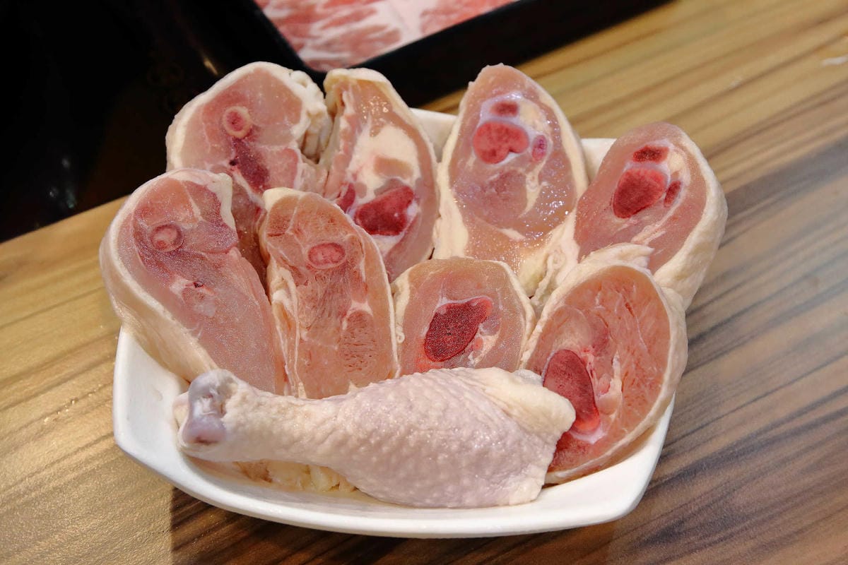 【食。中和】鼎川霖鍋物-景安店〜中和火鍋。單人獨享霸氣「波士頓龍蝦鍋」，愛吃海鮮的千萬不要錯過呦！(已歇業)