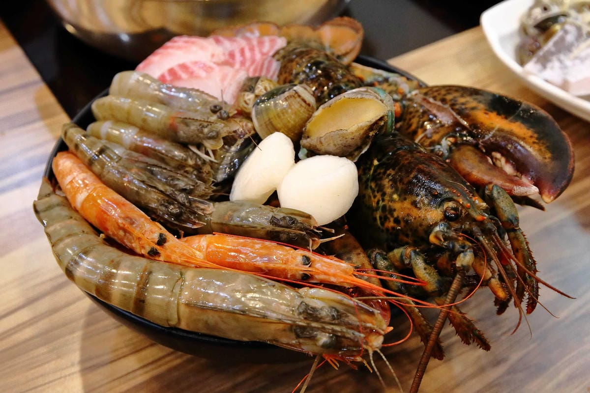 【食。中和】鼎川霖鍋物-景安店〜中和火鍋。單人獨享霸氣「波士頓龍蝦鍋」，愛吃海鮮的千萬不要錯過呦！(已歇業)