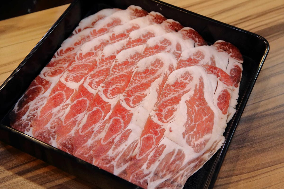 【食。中和】鼎川霖鍋物-景安店〜中和火鍋。單人獨享霸氣「波士頓龍蝦鍋」，愛吃海鮮的千萬不要錯過呦！(已歇業)