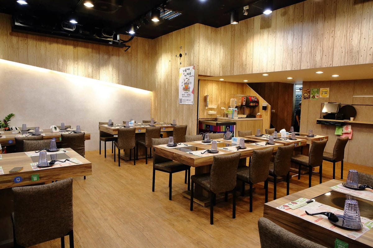 【食。中和】鼎川霖鍋物-景安店〜中和火鍋。單人獨享霸氣「波士頓龍蝦鍋」，愛吃海鮮的千萬不要錯過呦！(已歇業)